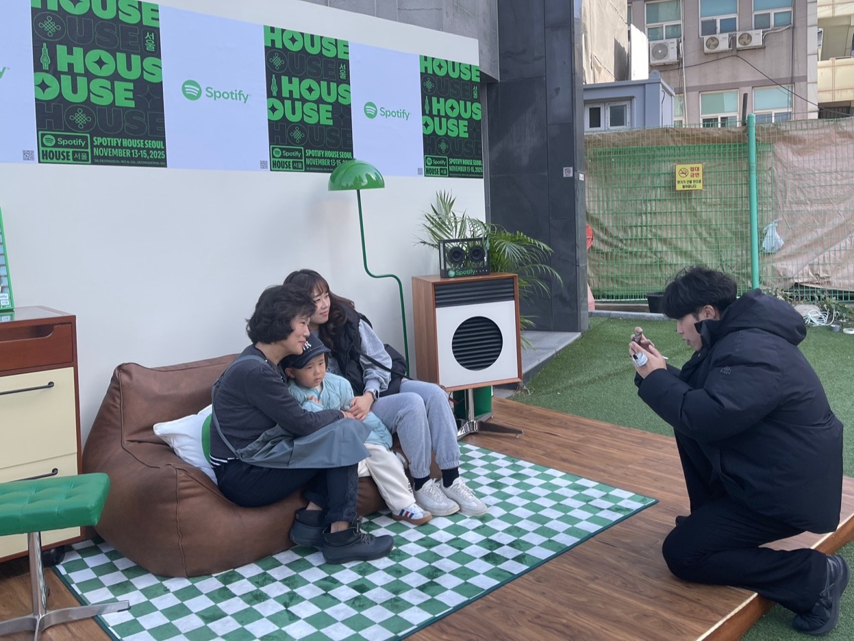 Spotify House 2025 Pop-up Installation / Offline Stunt Teasing